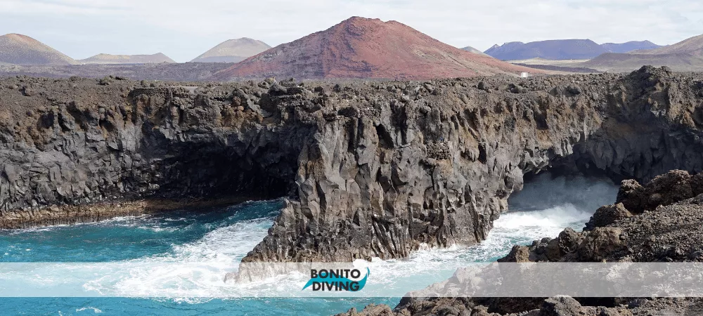 skalne wybrzeże lanzarote